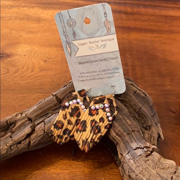 Leopard earrings with rhinestone bling - Picture 1 of 1